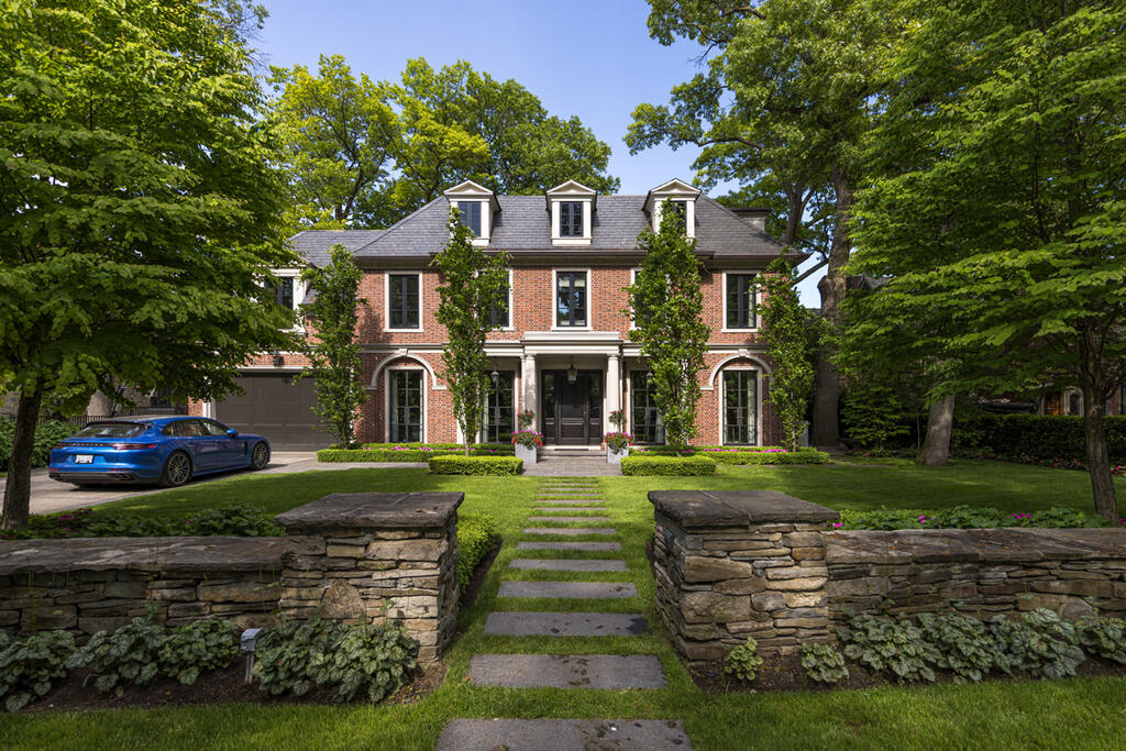 Brick Home with Georgian and Shenandoah