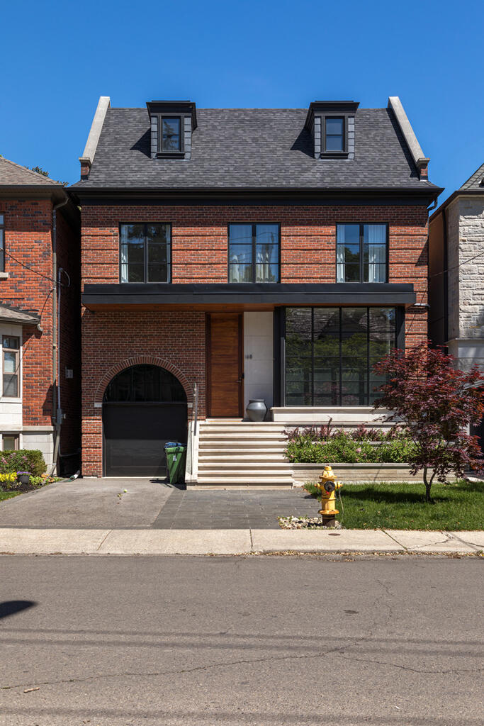 Brick Home with Georgian and Shenandoah