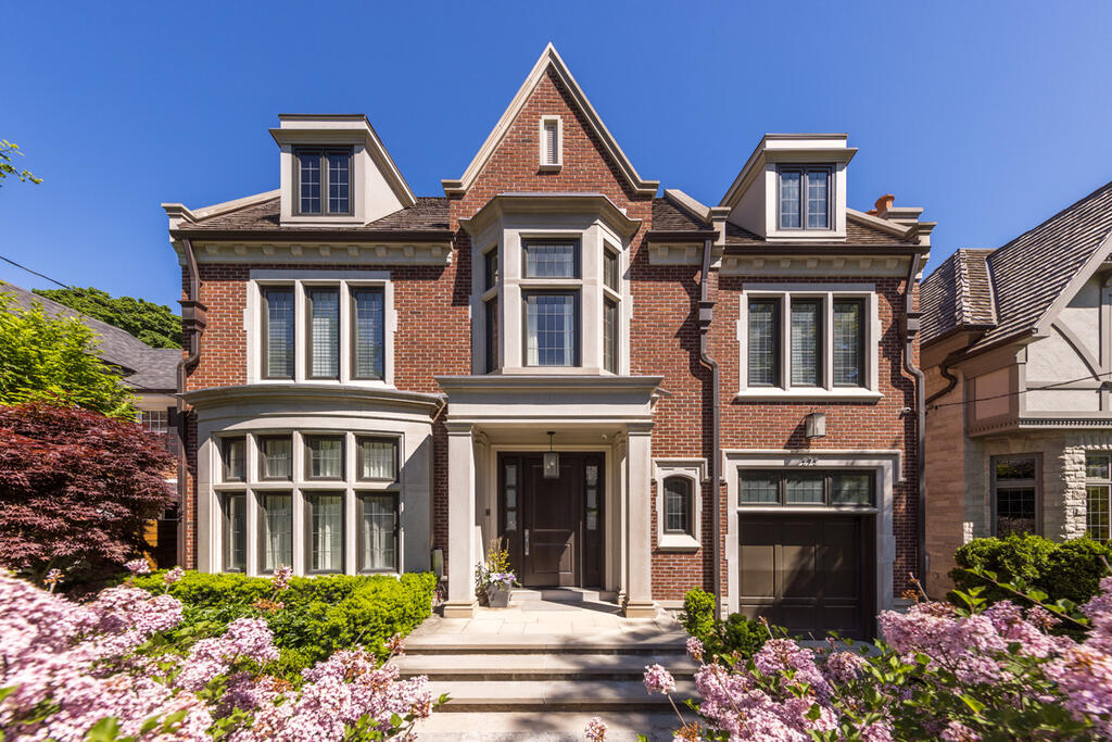 Brick Home with Georgian and Shenandoah