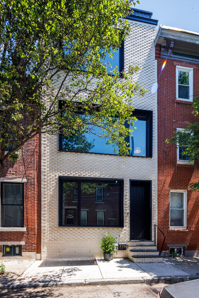 Brick Home with Aspen White Wirecut