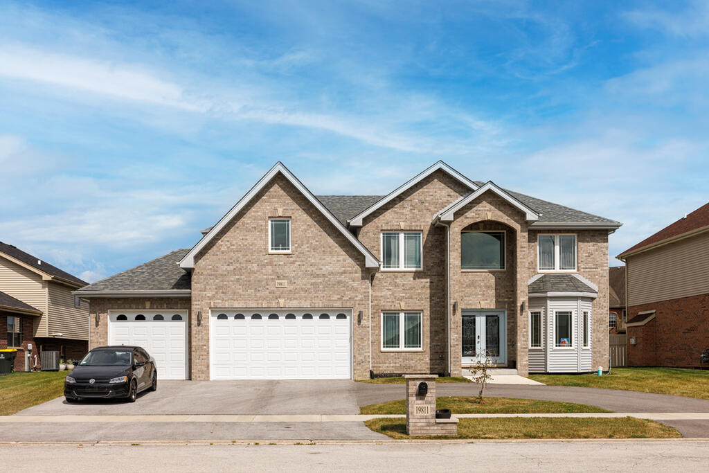 Brick Home with Glacier Gray Western